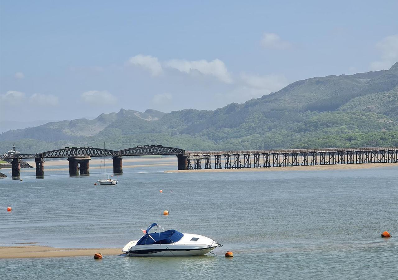 Luxury 4 Bedroom Seaside Apartment - Glan Y Werydd House 바머스 외부 사진